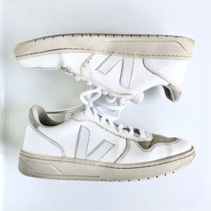 VEJA v10. Euro Size 40. M’s 7 or W’s 9